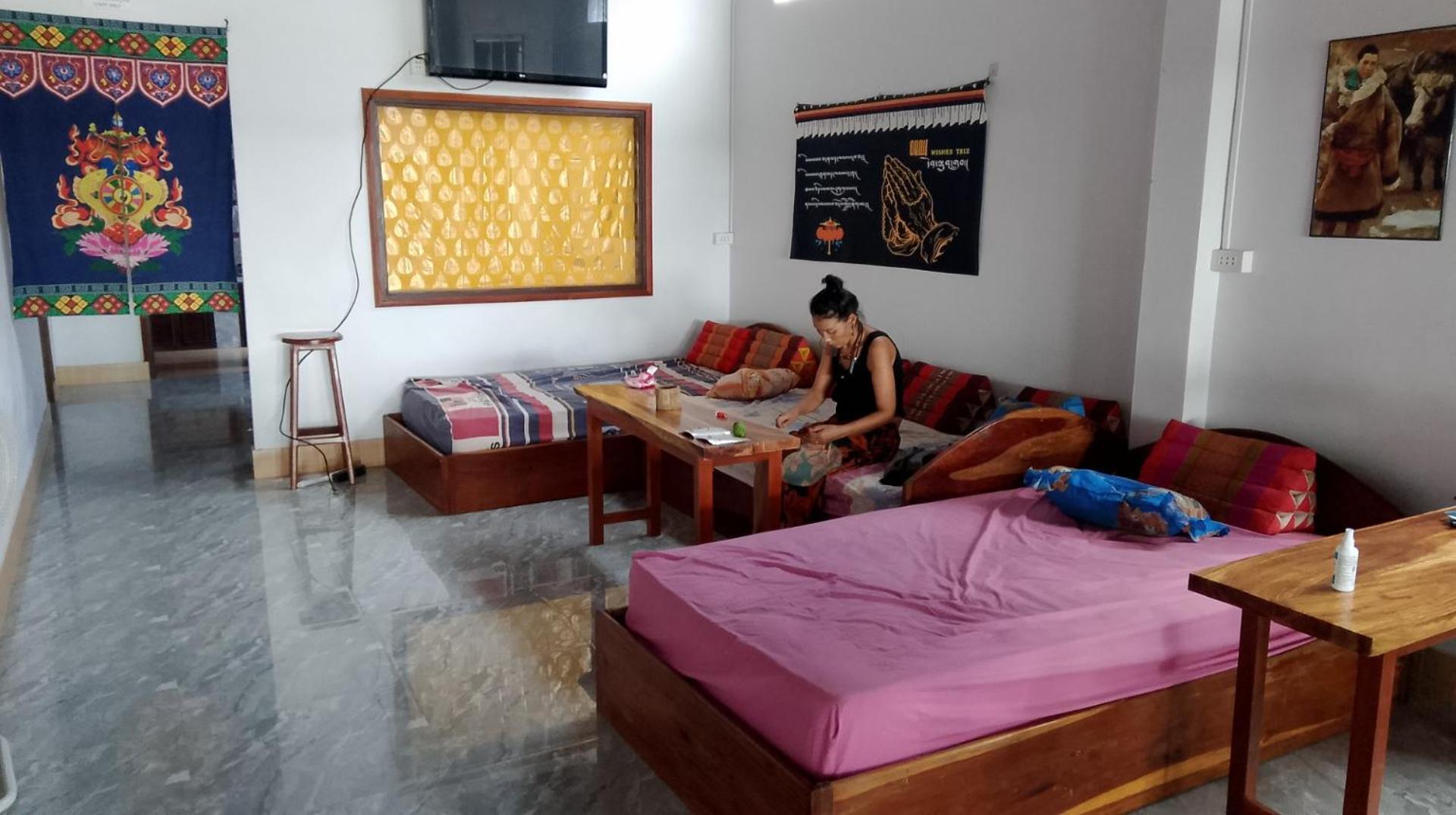 Tibet Restaurant And Hostel Nakasong Exterior photo